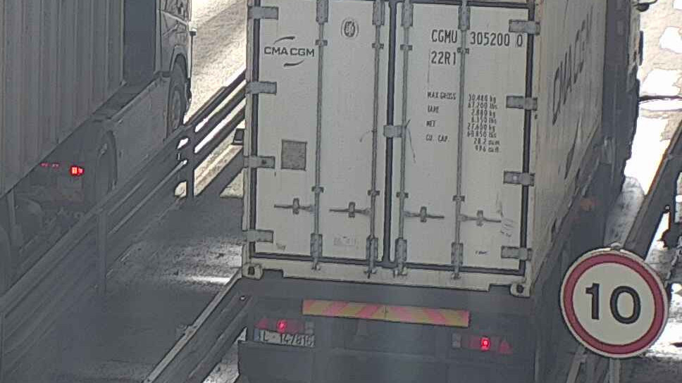 Frenando el «Tsunami»: Cómo la automatización responde a la urgente llamada de las fuerzas de seguridad para la protección portuaria  